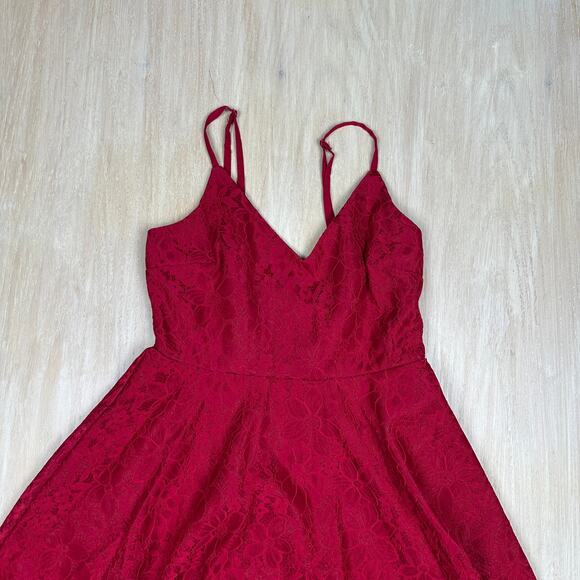 Lulu's Berry Red Lace Romantic Valentine's Day Date Night Skater Dress Small - Picture 2 of 13